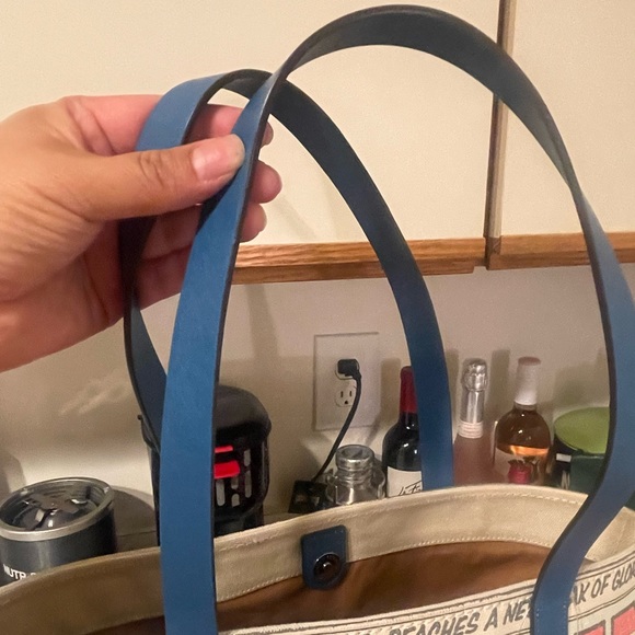 Coach Marvel Captain America Tote - Picture 5 of 11